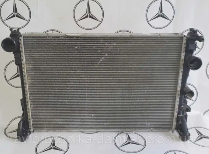 Радиатор водяной от Mercedes-Benz w212